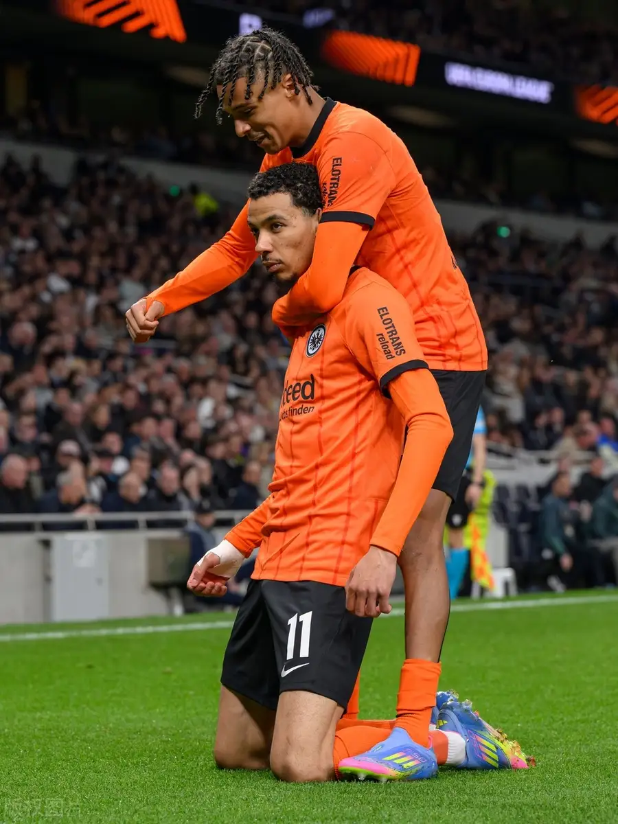 包含欧联清晨再迎强敌，皇家社会完成体检，主帅态度——气氛紧张，赛季目标并未改变的词条