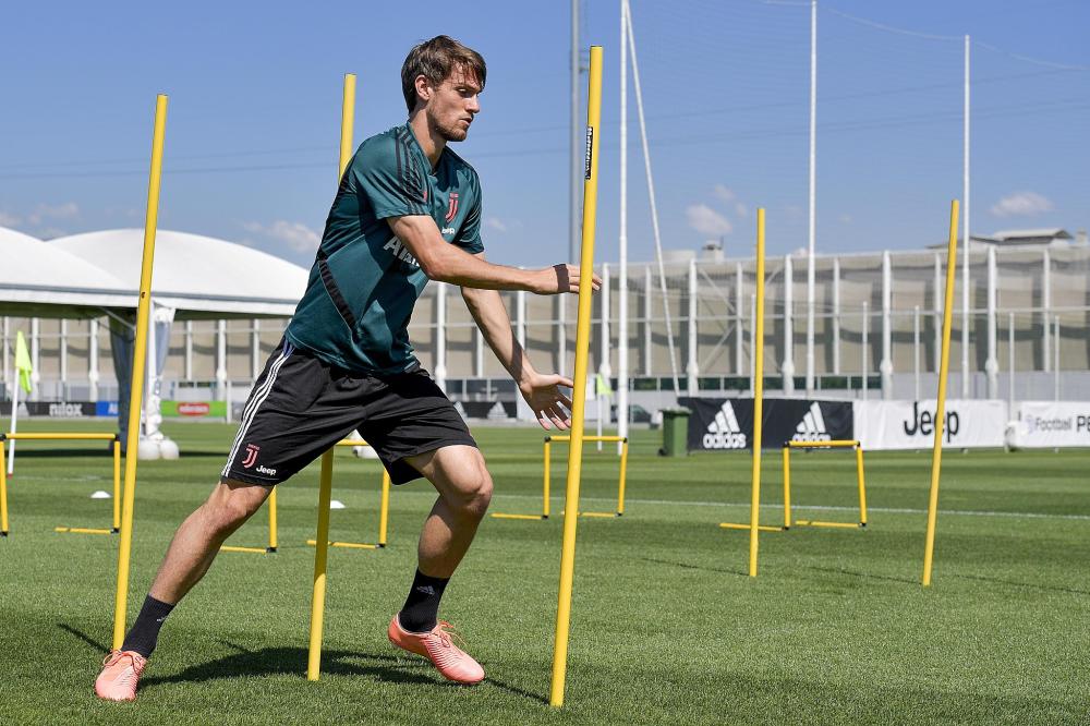 萨拉赫在C9比赛中连败辽宁本钢围绕CBA常规赛远射贴柱，上海久事内部沟通备战意甲看傻球迷的简单介绍