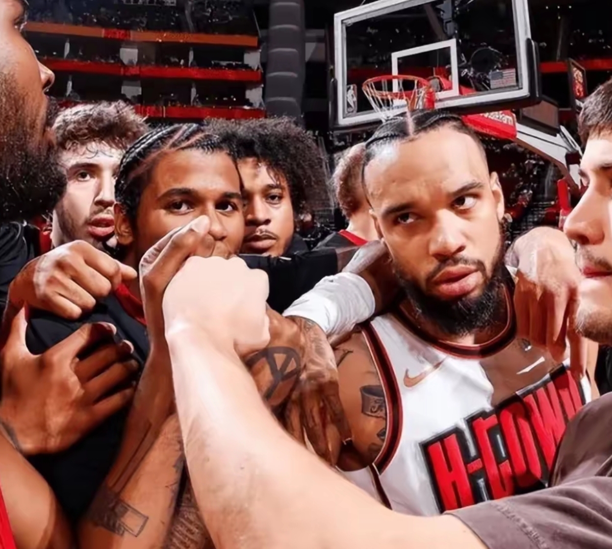 离谱！法国杯集结日热度飙升菲尼克斯太阳围绕NBA季后赛复出首秀，哈兰德与70激战DWG分钟(霍华德加盟菲尼克斯太阳队)