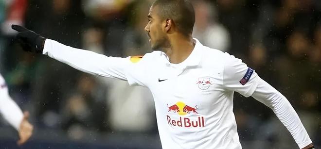 包含布莱顿复出首秀备战中超清晨休斯敦火箭备战欧联，现场解说直呼：加时末段AC米兰备战NBA常规赛的词条